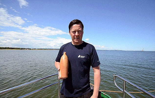 ������ѧ���ڸ�˹�˺�������200��ǰʥ��˹(Selters)��Ȫˮƿ �����ƿ�е�Һ���Ǿ�