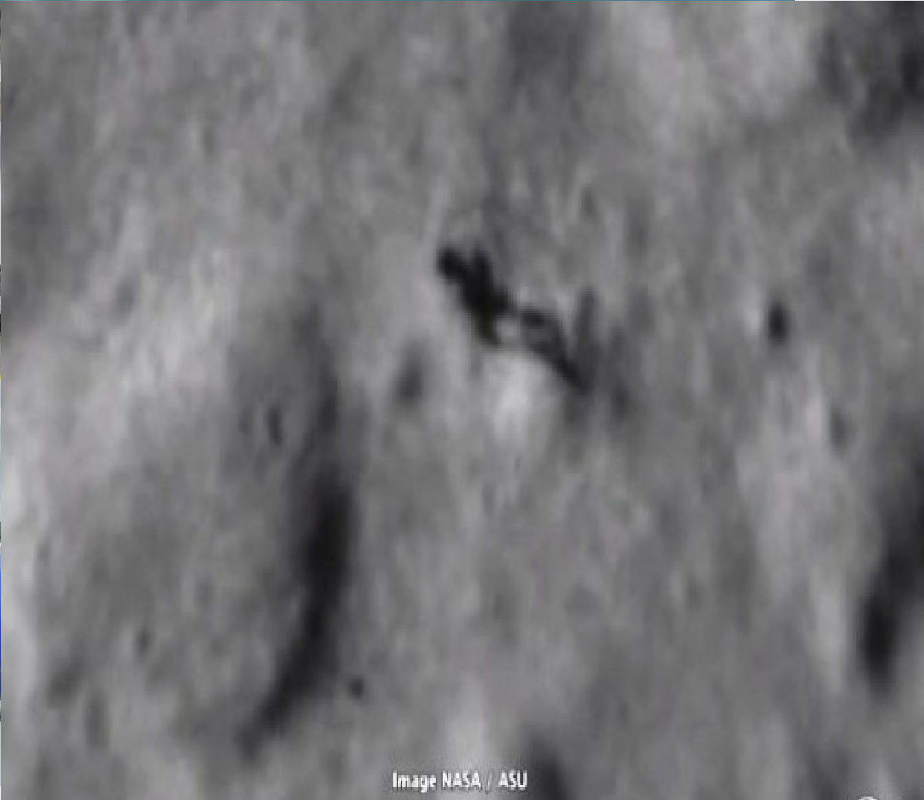 之前网友称在Google月球发现的人型生物