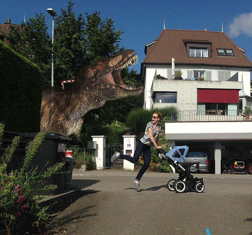 瑞士夫妻合成趣味魔幻照片:照看孩子时遇到恐龙飞碟外星人