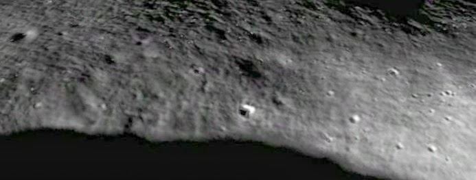 谷歌月球发现一个外星人月球基地或者是一艘神秘的月球飞船