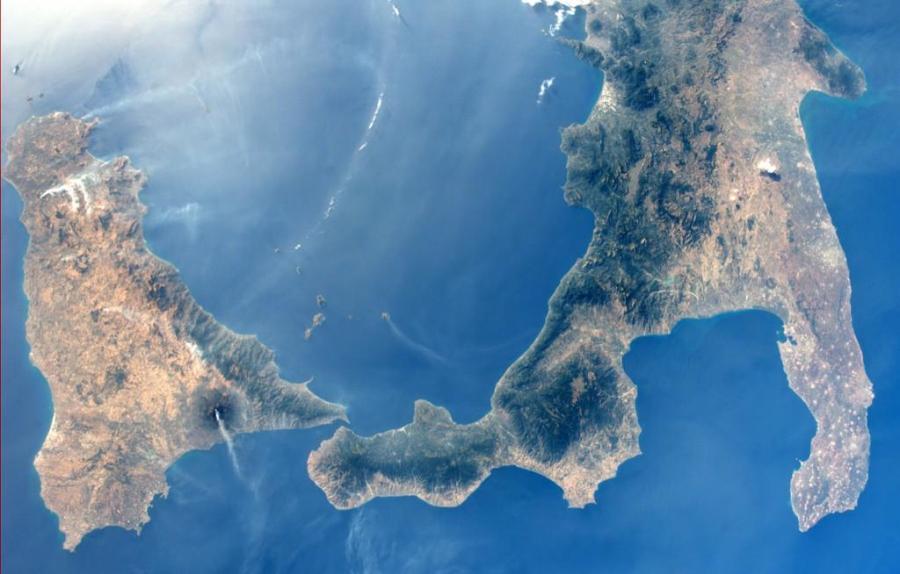 �����ɻ�ɽ��˹��¡������ɽ�������������Ա��˹�����㡣