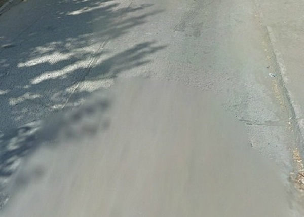 �־���ʻ��С������λ��ʱ����ƬͻȻ���ģ����