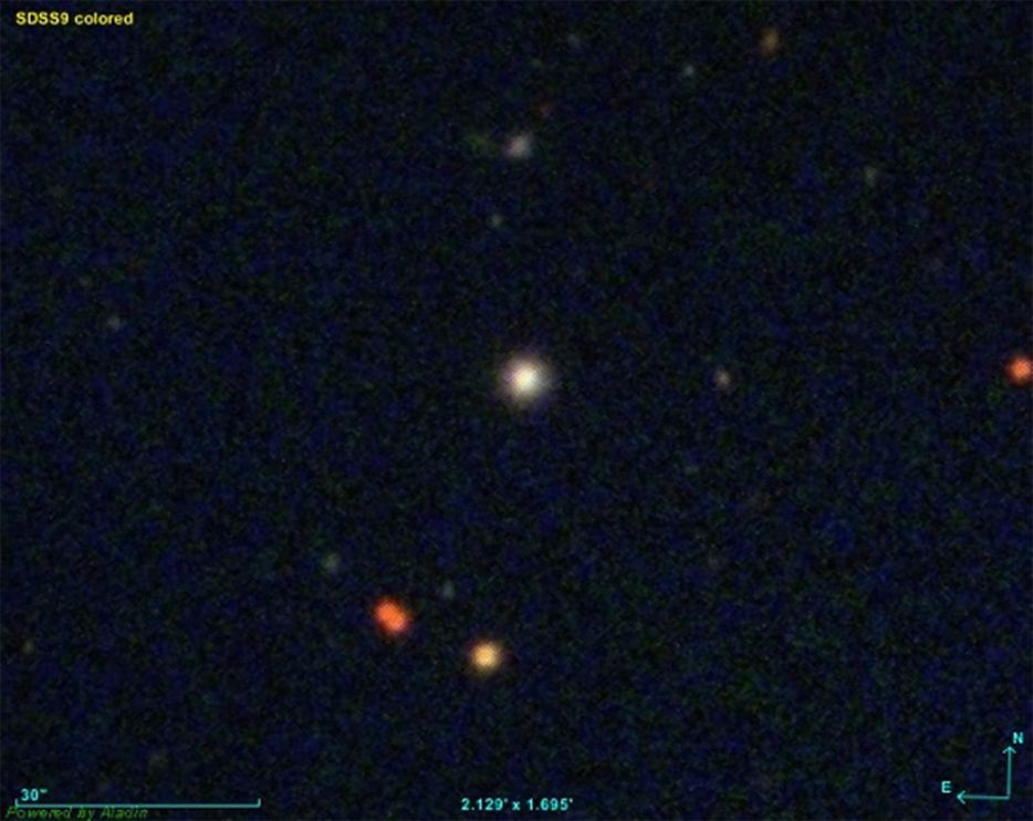 SDSS J0018-0939是一颗质量不大的第二代恒星,但是它带有宇宙第一代恒星的化学印记。这颗星球在照片中虽然显示为白色,但若以肉眼观看是橙色的。 PHOT