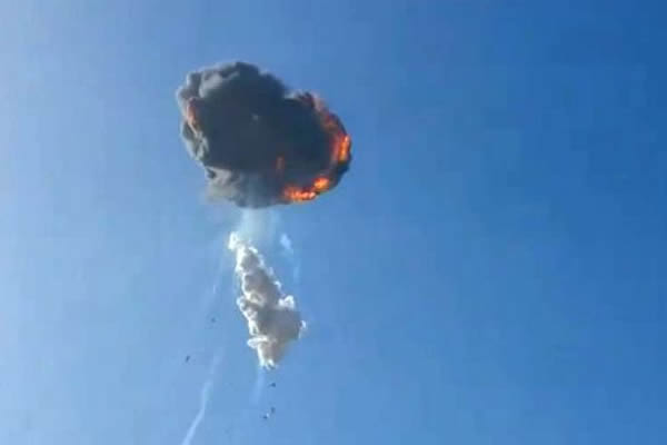 美国私营航天公司SpaceX火箭升空后爆炸