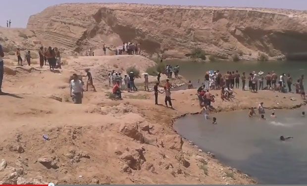 非洲突尼斯一个沙漠突然出现神秘湖泊“Gafsa Beach”