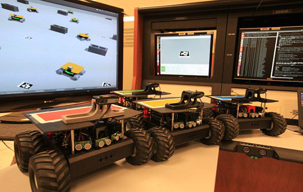 研究人员正对Swarmie进行测试。如成功,Swarmie或将被送上外星球。