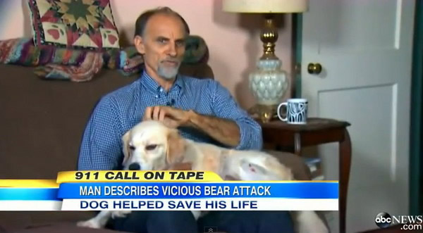 劫后余生的史蒂芬和爱犬亨利,一起接受媒体采访。