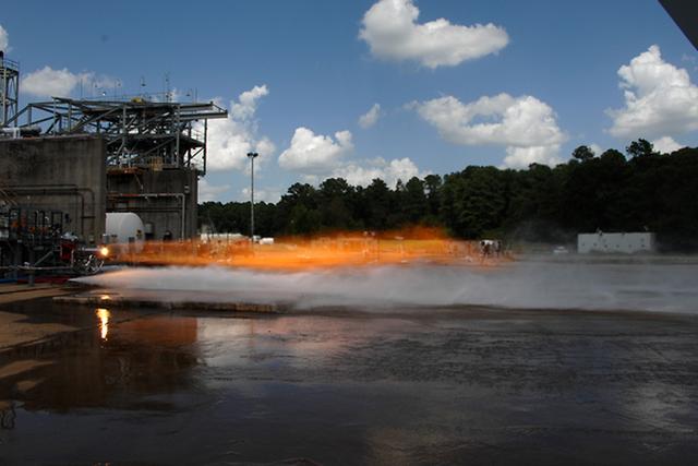 美国宇航局马歇尔太空飞行中心完成3D打印火箭喷射器的测试