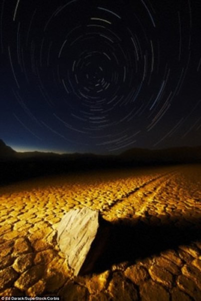 �������о��У�ʯ��ÿ����ƶ���Ӣ�磨ÿ����2��6�ף����о���Ա��ʾ�������Զ���۲죬������û�й̶����յ㣬�����ƶ��ٶȼ������첻����