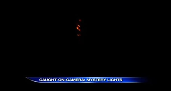 美国宾夕凡尼亚州妇人与邻居目击夜空中有不明飞行物