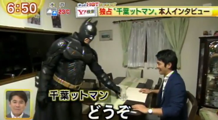 大侠亲自倒水给你喝。“豆手!”