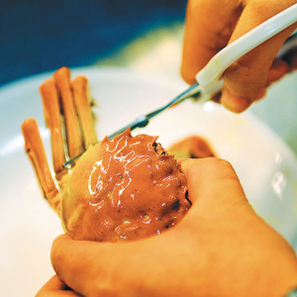 �з�ĸ�����λ�Է�����ͬ