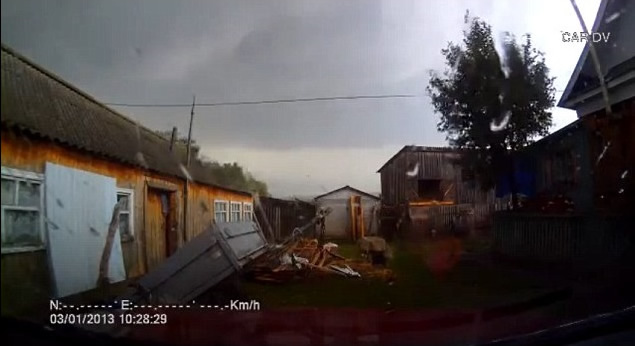 片段开首天色尚算明朗