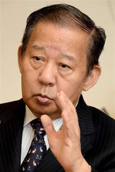 二阶俊博近日要求自民党总部和外务省的职工食堂都供应鲸鱼料理,并威逼食堂经营者:“如果不提供鲸鱼料理,就换新的经营公司。”