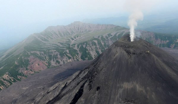 俄罗斯堪察加四座火山同时苏醒