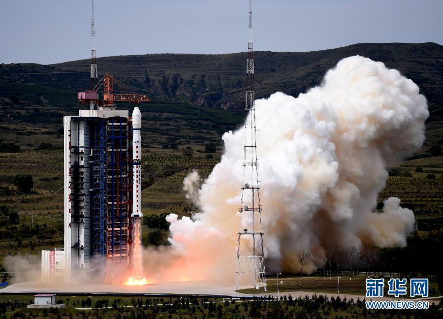 9月8日,搭载遥感卫星二十一号的长征四号乙运载火箭点火升空。