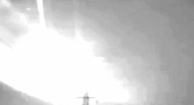 巨大火流星划过西班牙东部加泰罗尼亚省上空