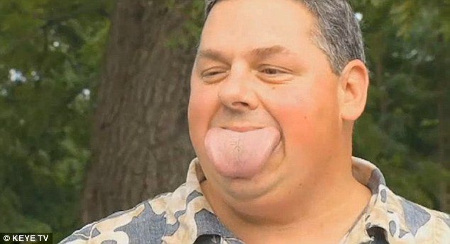 美国一男子舌头宽8.3厘米破吉尼斯世界纪录