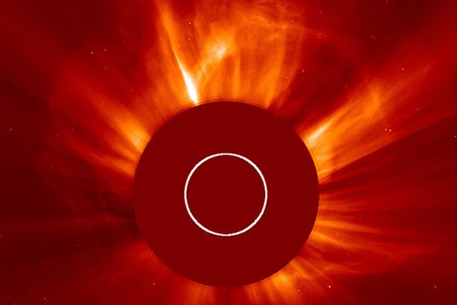 太阳风暴可对轨道上的卫星构成威胁,影响人们的日常通讯,甚至可破坏电网等设施