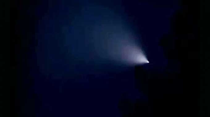 美国东西海岸间现神秘亮光