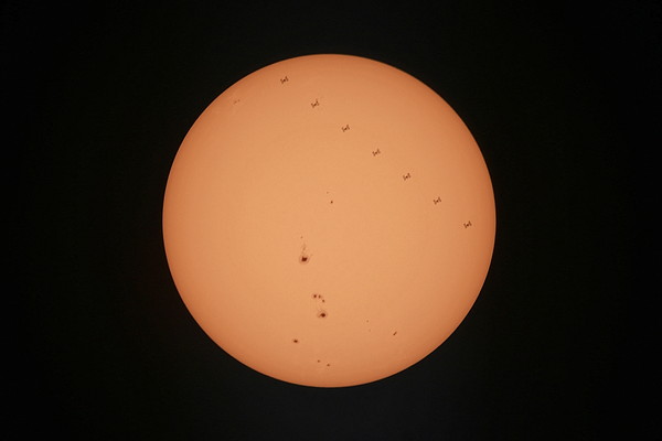 太阳表面有人造物体穿过?是国际空间站凌日