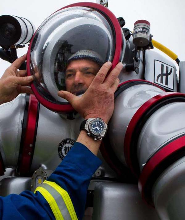 希腊考古学家和他的高科技潜水服“Exosuit”