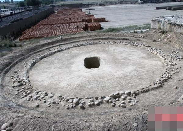 Ĺ�����ΪԲ�Σ����Сʯ��Բ�����Χ��