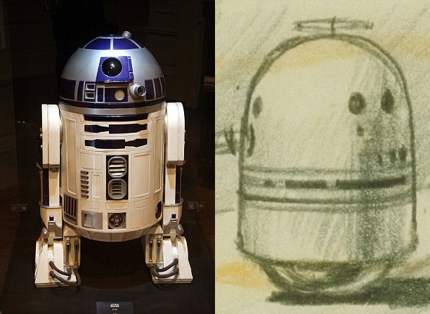 素描中的R2-D2没有机械脚。图左为电影版本的R2-D2。