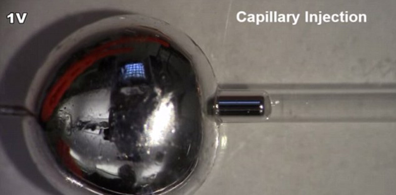 ��ѧ����ʹ���غ����Ͻ�ϳ�Һ̬�������γ�һ�ֹ��ܺϽ𡣵�ͨ�����������̼��󣬽���������������չ��