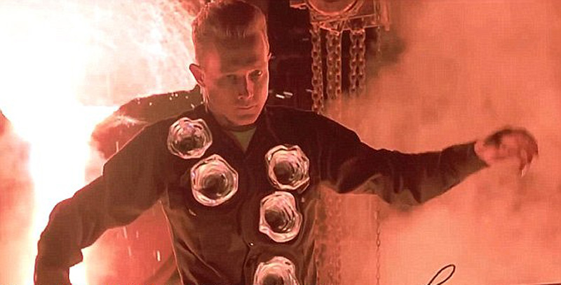 ��ѧ�ҳ���һ����ø�Һ̬�������졶�ս��ߡ��е�T-1000�����ˡ�ͼΪ���ս���2�����ա�