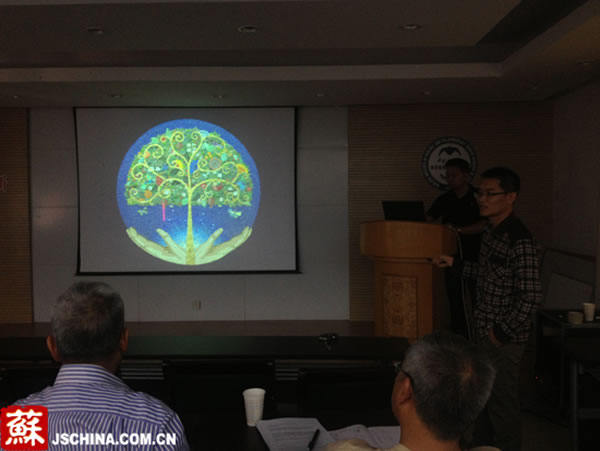 陈雷在向专家组解析研究报告