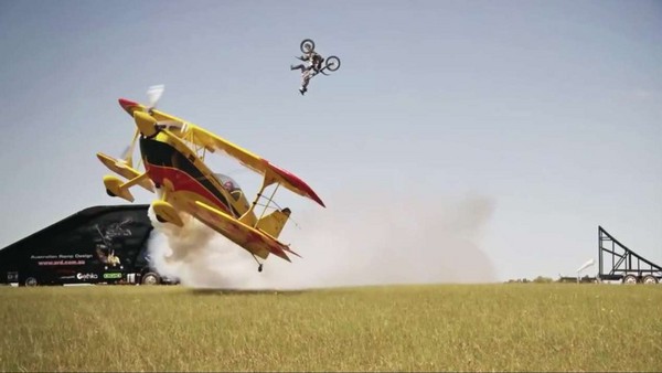 ������ʿ������������ת����������С�ɻ���