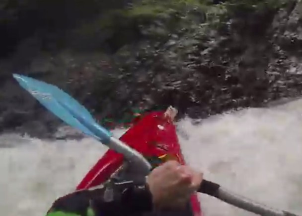 不久却卷入一个巨大漩涡,不停旋转。