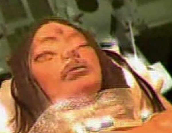 美国宇航员从月球带回三眼“外星人女尸?