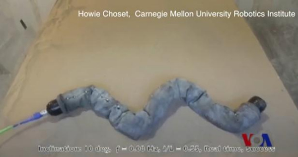 ���ֻ������ó�������խ�ĵط���������һ����ɳ����ǰ�С�