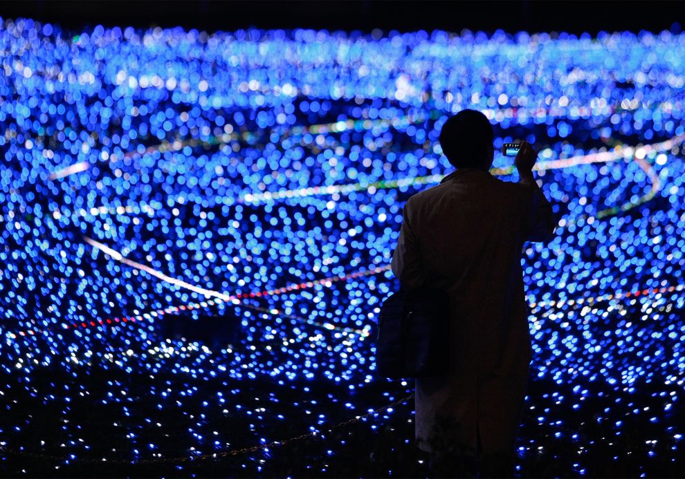 ͼΪձڽʱLEDƹչʾ LEDȫס뽨ԴЧʡ Photograph by Toru Hanai, Reuters