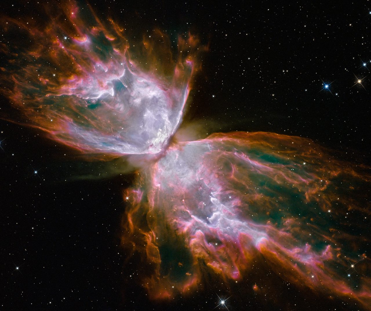 拍摄到恒星“死亡”形成的“蝴蝶”星云NGC 6302