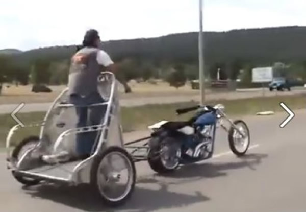 英国“哈雷战车”神人路上“遛哈雷”