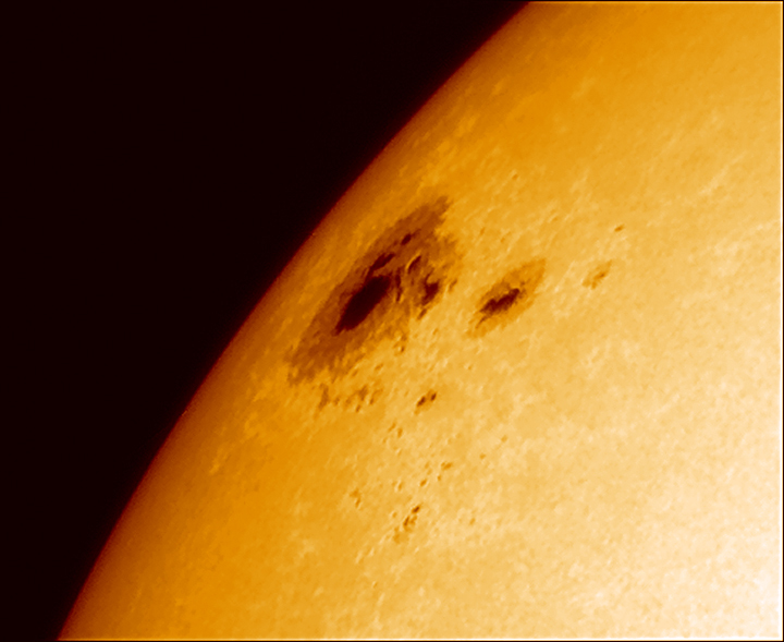 ����̫����Ե�����ֵľ��ͺ���AR 2192������ʱ��Ϊ2014��10��18�գ��ص������������