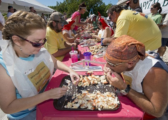 ��������������������о���һ��һ�ȵ�ʯͷз��ʳ����