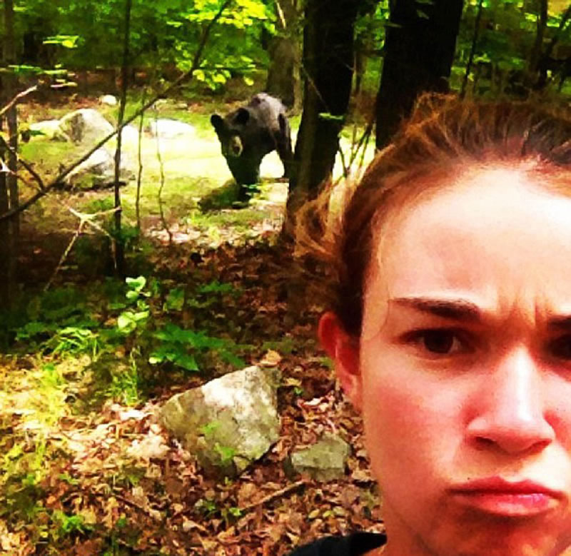 һ��Ů�ӿ��ž޴���ܴӺ���ӽ�����ͬʱ�������ġ�