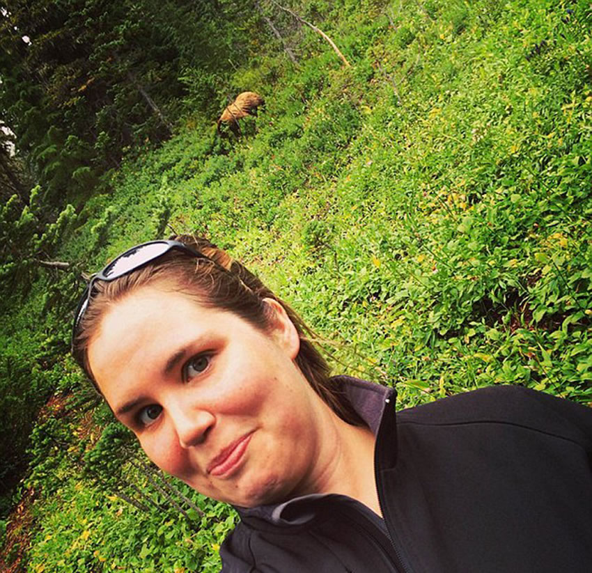 ������Ů�Ӷ�������ͷ΢Цʱ��һֻ�����Ӻ���Ĺ�ľ���д�����