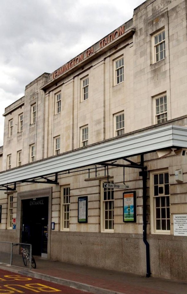 利明顿温泉市火车站建于1880年代,近期不时传出闹鬼。