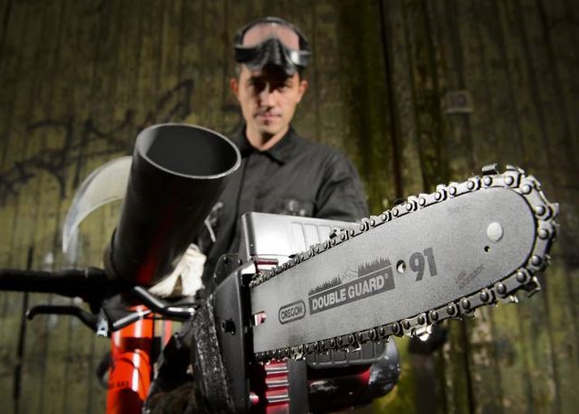 电锯确是打丧尸必备