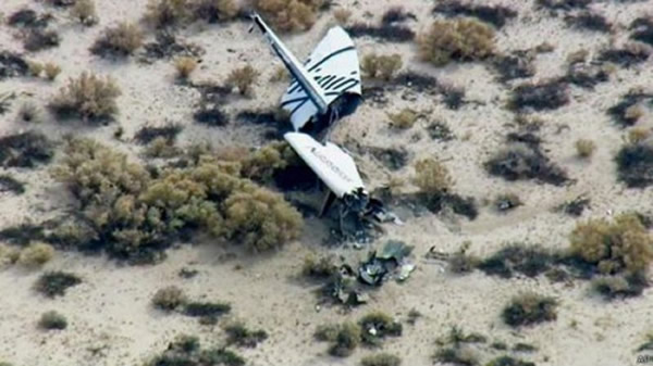 英国维珍银河公司商业宇宙飞船“宇宙飞船二号”在美国加利福尼亚州的沙漠地带坠毁