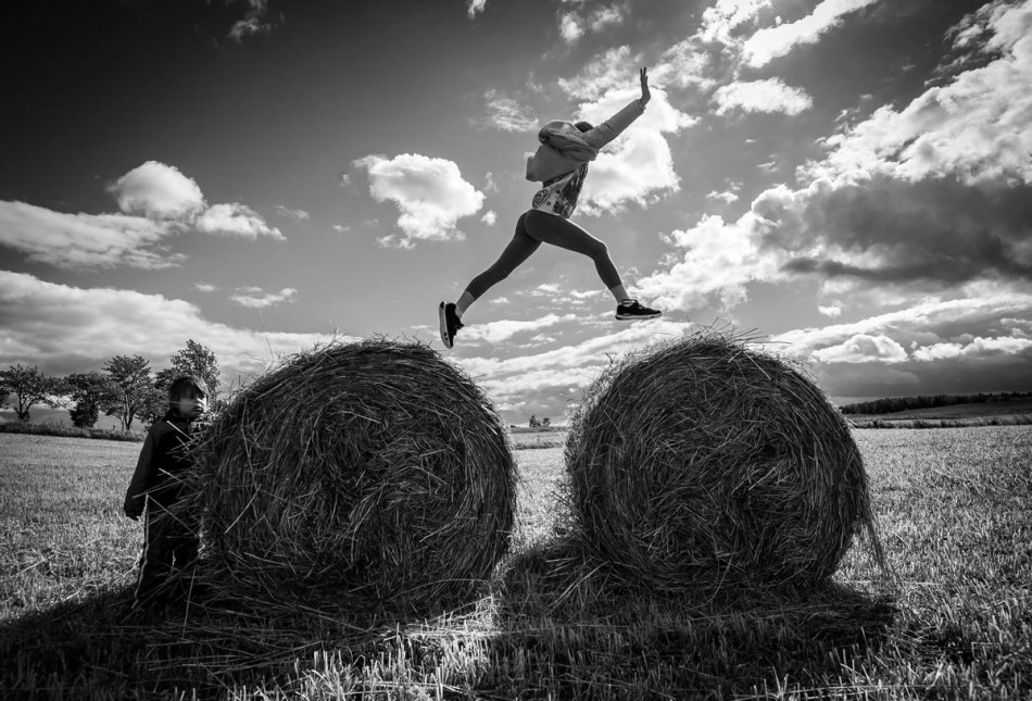 �Һ��ҵļ�������;��������������������������������˵�����������������ң���;��������ͣ���ڵ����������һ�������˵���Ȼ������������ٵ�ֶŮ�˷ܵش�һ���ݶ���Ծ