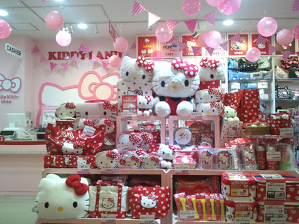 目前已有5万种以Hello Kitty为设计商品,攻占了约130个国家。