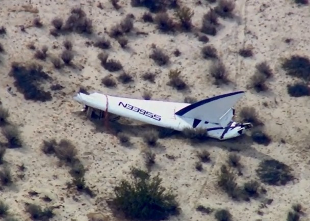 直升机拍下相信属太空船二号的残骸