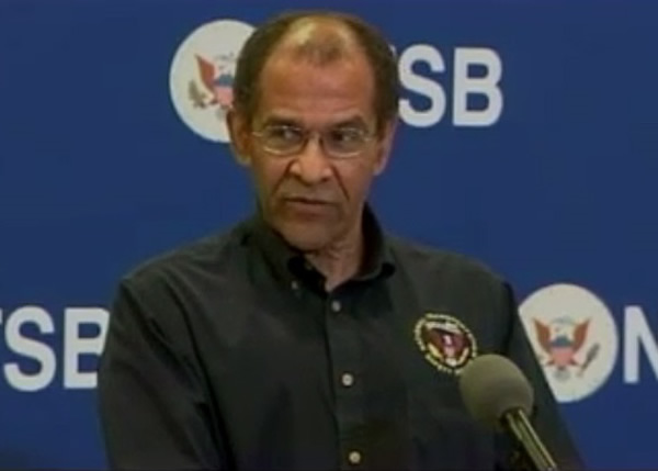 哈特(图)称“太空船二号”使用的引擎没有损毁。