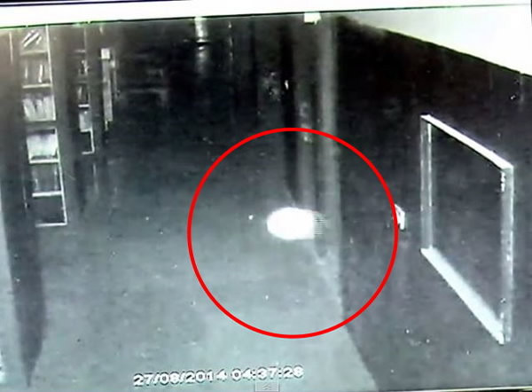 存放文件的资料库里也曾拍到不明光点